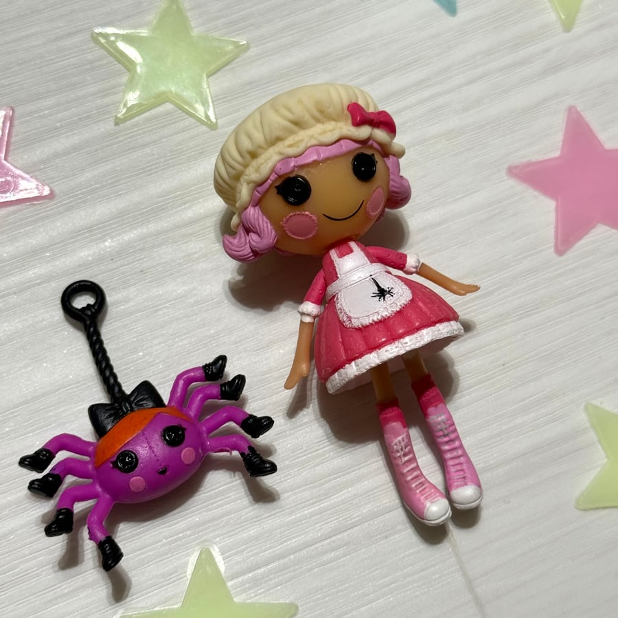 دمية لالالوبسي ميني - تافيت ميس مفيت (نوادر) || Mini Lalaloopsy Doll - Tuffet Miss Muffet