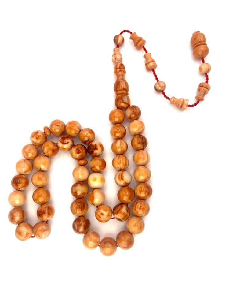 A brown Tamerlane prayer bead string