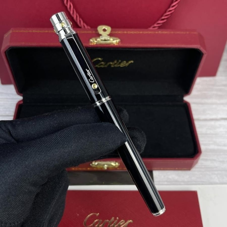 Cartier men's pen Santos cover – elegant design with a luxurious box