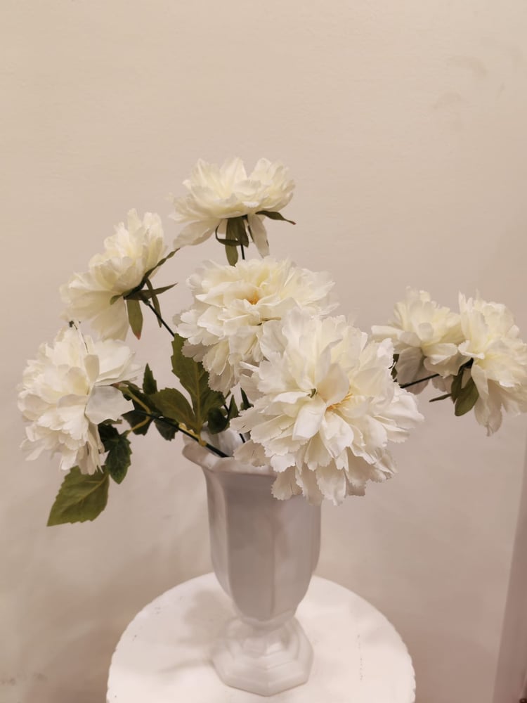 عرق زهور لون ابيض
