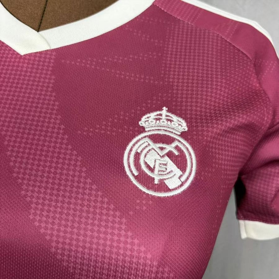تيشيرت ريال مدريد نسائي 27\26