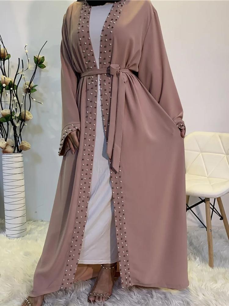 عباية نسائية أنيقة بلون موف مزينة بحبات لؤلؤ وحزام خصر