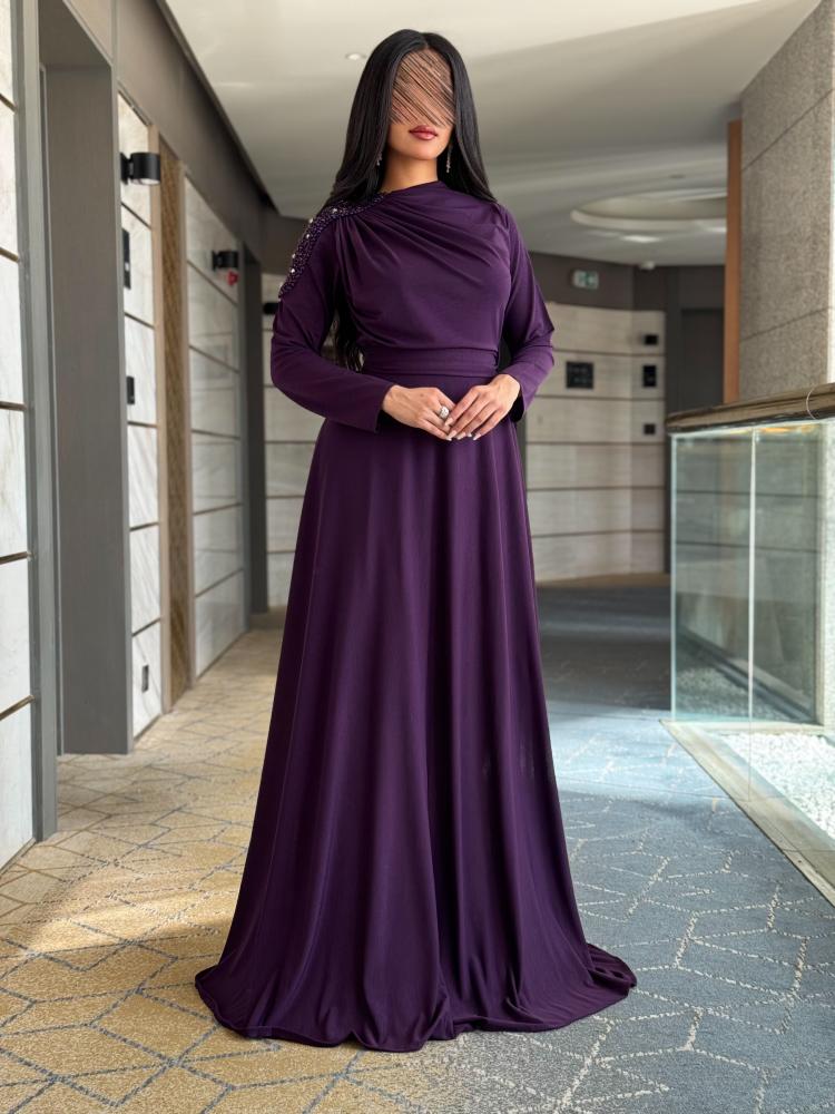 Elegant evening dress with long sleeves