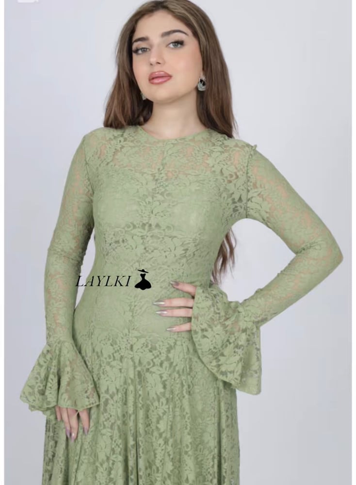 Elegant apple-colored lace dress with an A-Line cut