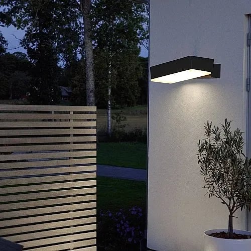 أبليك جداري خارجي OD أسود LED، إنارة صفراء 3000K، قدرة 7 واط IP54 – مؤسسة الخطوط الأربعة