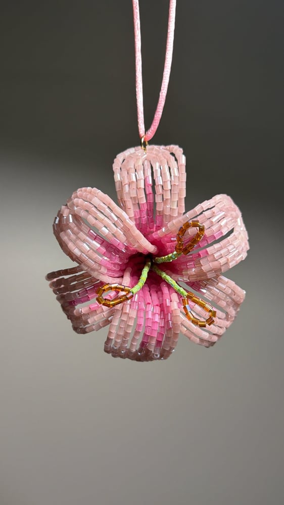 Lilyum pendant - two-tone square beads