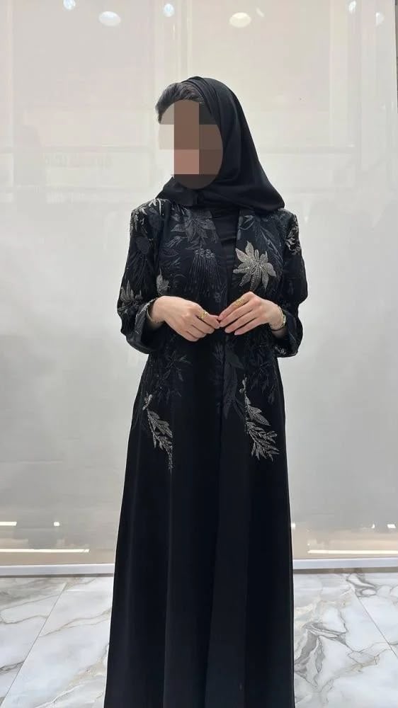 عبايةريتاج كلوش مبطن بقماش ملكي تطريز كرستال منثور