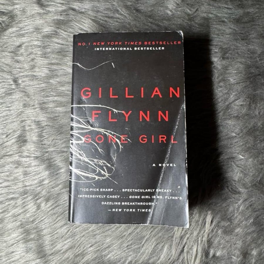 GILLIAN FLYNN - GONE GIRL