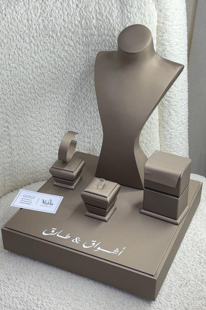 استاند الطقم