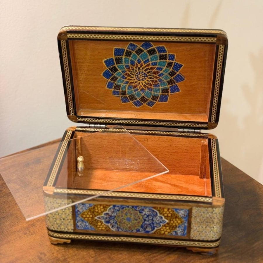 صندوق اصفهاني صناعة يدوية