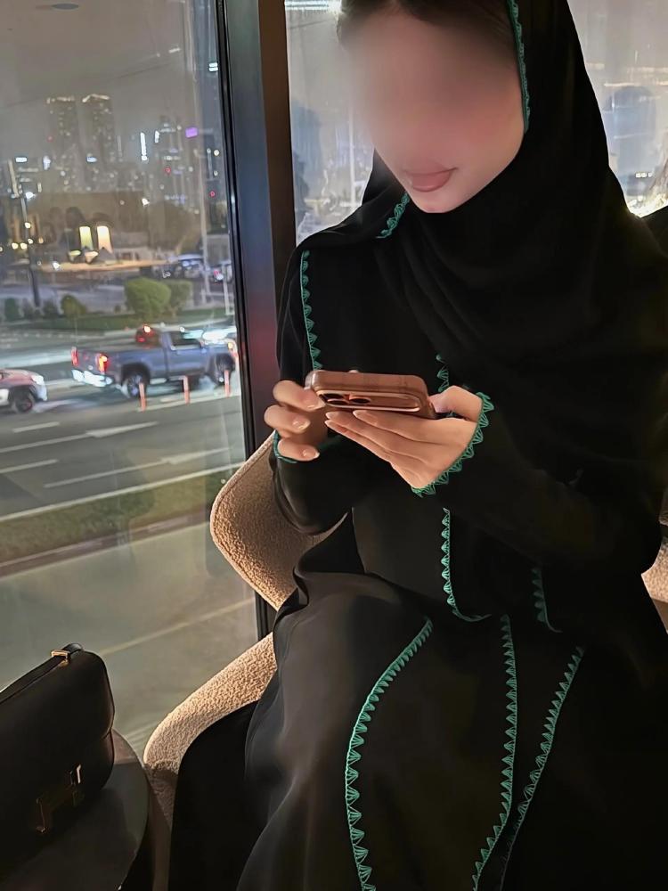عبايه كلوش قماش كريب كوري