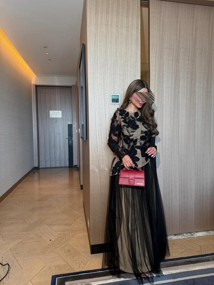 فستان سهرة بطانه ميكادو على ورد اسود