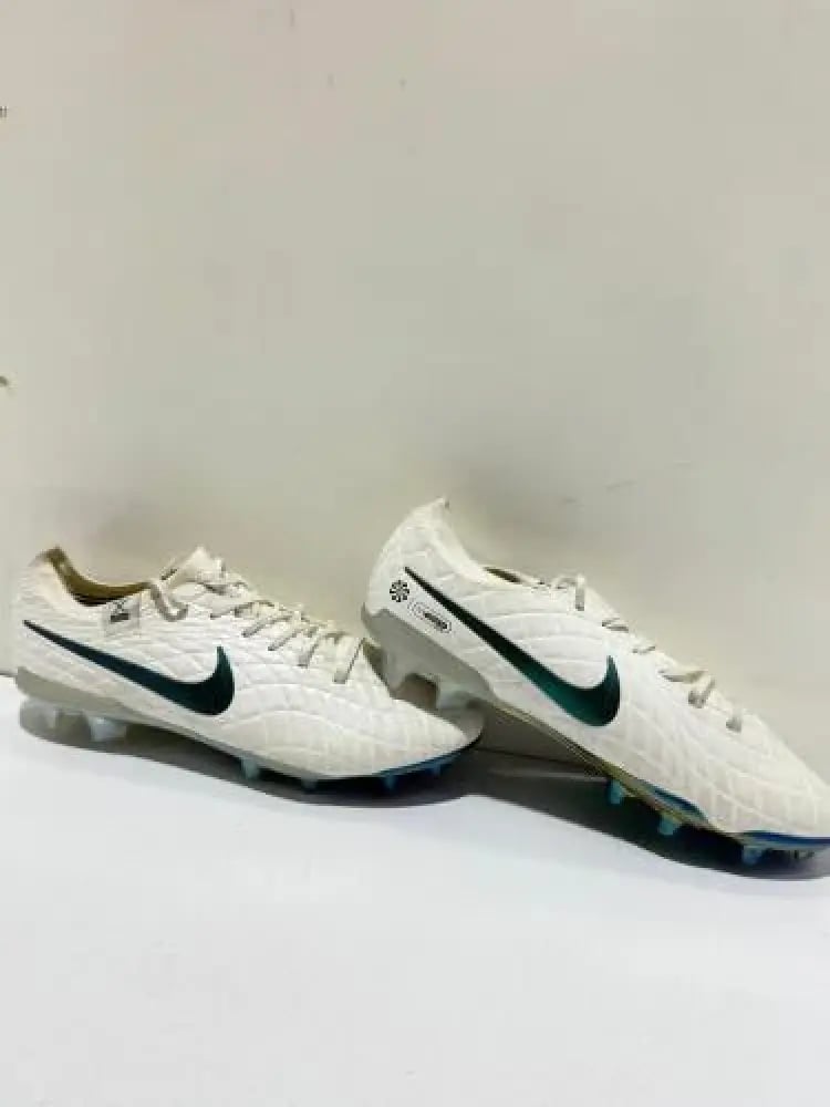 حذاء Nike Tiempo Legend 10 Elite FG | هندسة اللمسة الفضية وثورة التحكم الهندسي