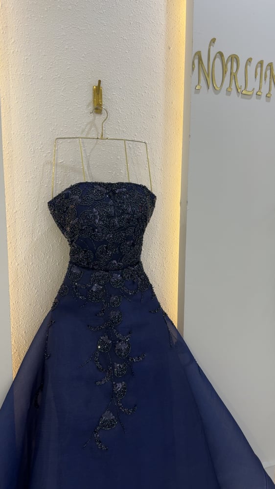 فستان سهرة مطرز Embroidered Evening Dress باللون الكحلي الراقي