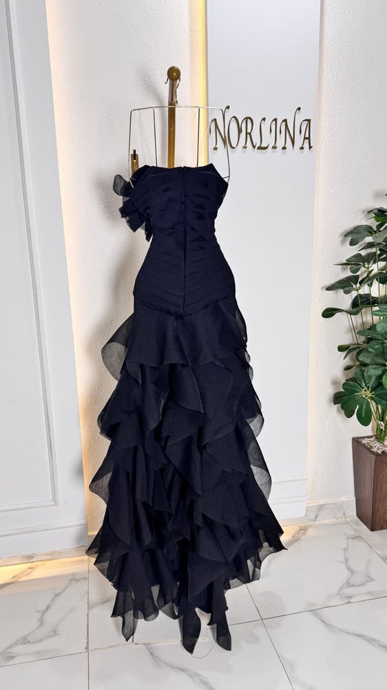 فستان اسود انيق للمناسبات اورجنزا مقلمة Elegant black organza stri