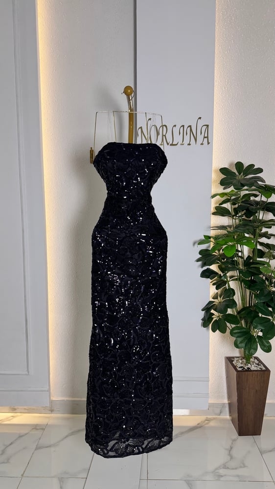 ازياء سهرة راقية Black Strapless Dress مطرز بالكامل بالترتر اللامع