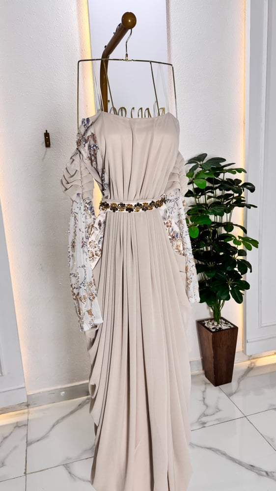فستان سهره فاخر شيفون انسيابي مع تفاصيل راقية Luxury chiffon gown