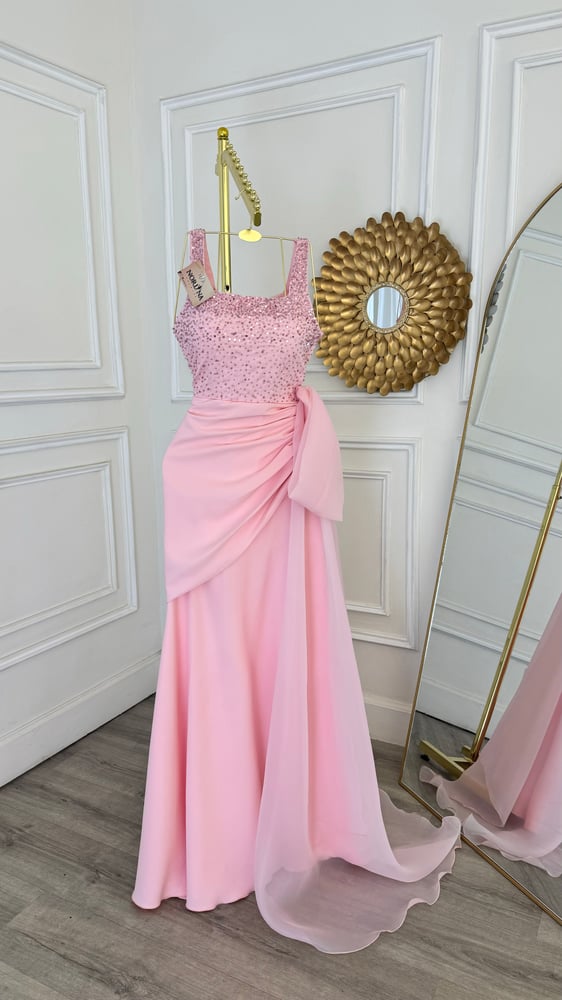 فستان يارا بتصميم كلاسيكي