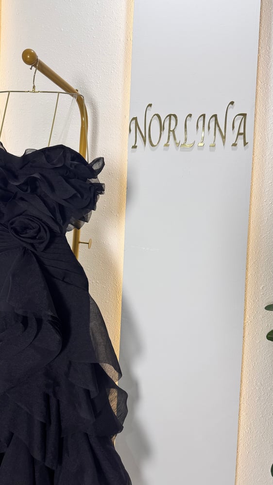 فستان سهرة اسود تصميم انثوي راقي Black feminine elegant evening dr