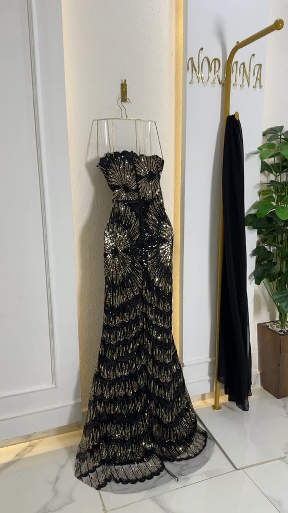 فستان سهرة اسود مطرز Sequined Evening Dress مع شال فاخر راقي