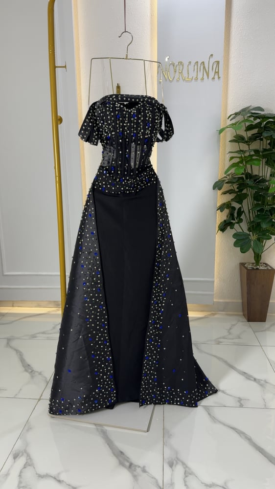 فستان سهرة راق Evening Gown بقصة ملكية وخامة باربي ميكادو