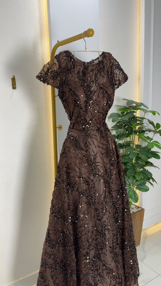 فستان طويل بتفاصيل ترتر فاخر Brown sequins evening dress