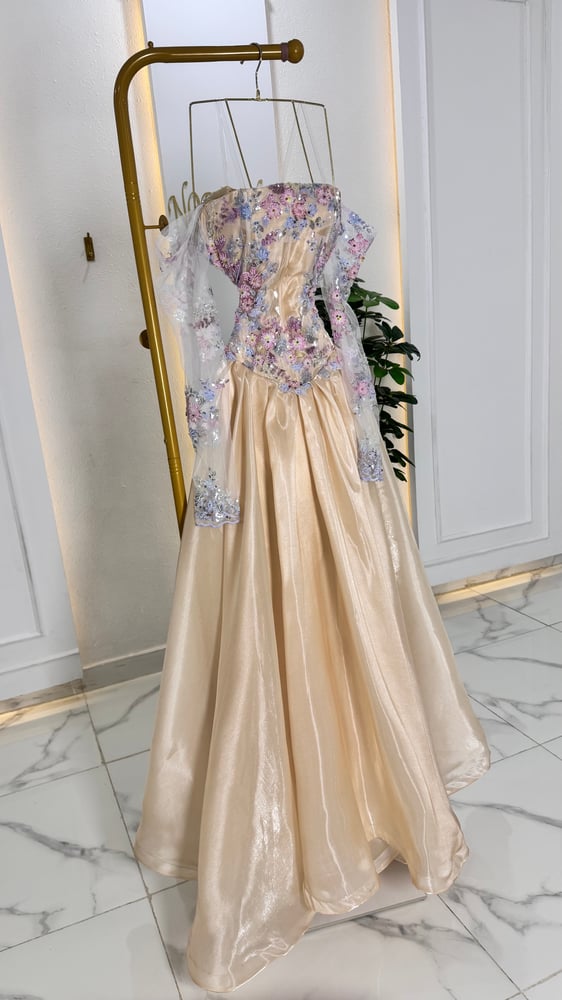 فستان طويل واسع ذهبي mikado ball gown elegant evening look
