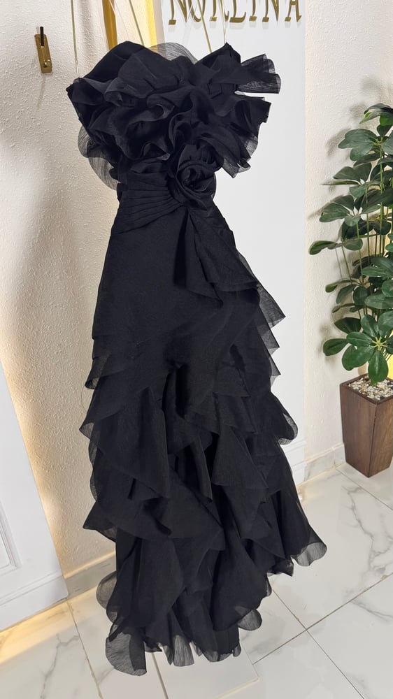 فستان اسود اورجنزا مقلمة تصميم فاخر Black organza striped elegant