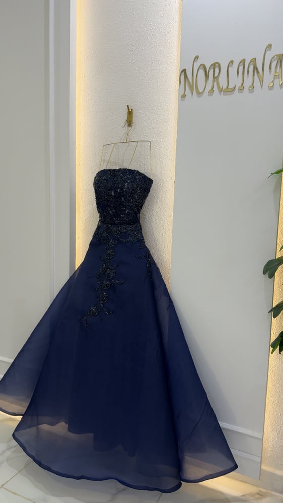 فستان سهرة مطرز Embroidered Evening Dress باللون الكحلي الراقي