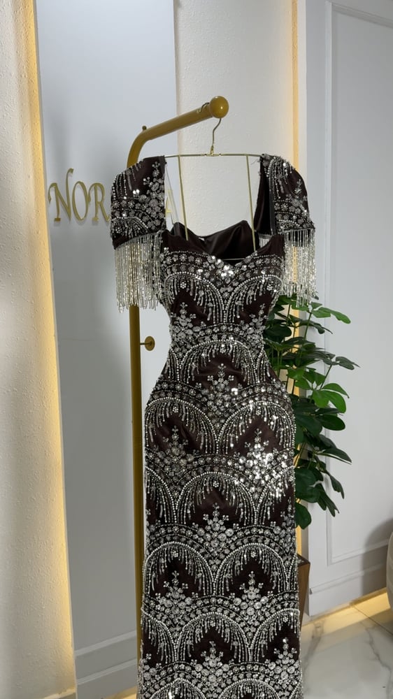 elegant brown dress فستان سهرة بني تصميم جذاب ولمسات فخمة ناعمة