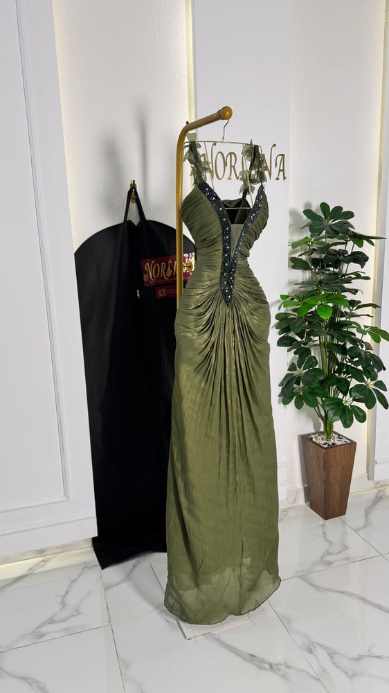 فستان سهرة كرنكل عودي فاخر Elegant Oudi Crinkle Evening Dress