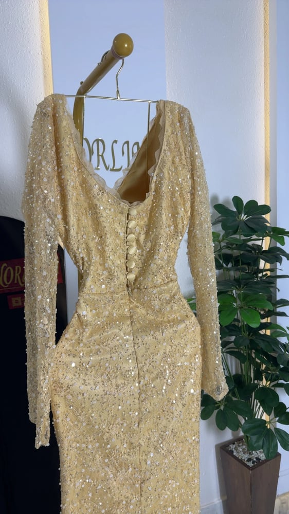 اطلالة فخمة دانتيل ذهبي للمناسبات Luxury gold lace evening style