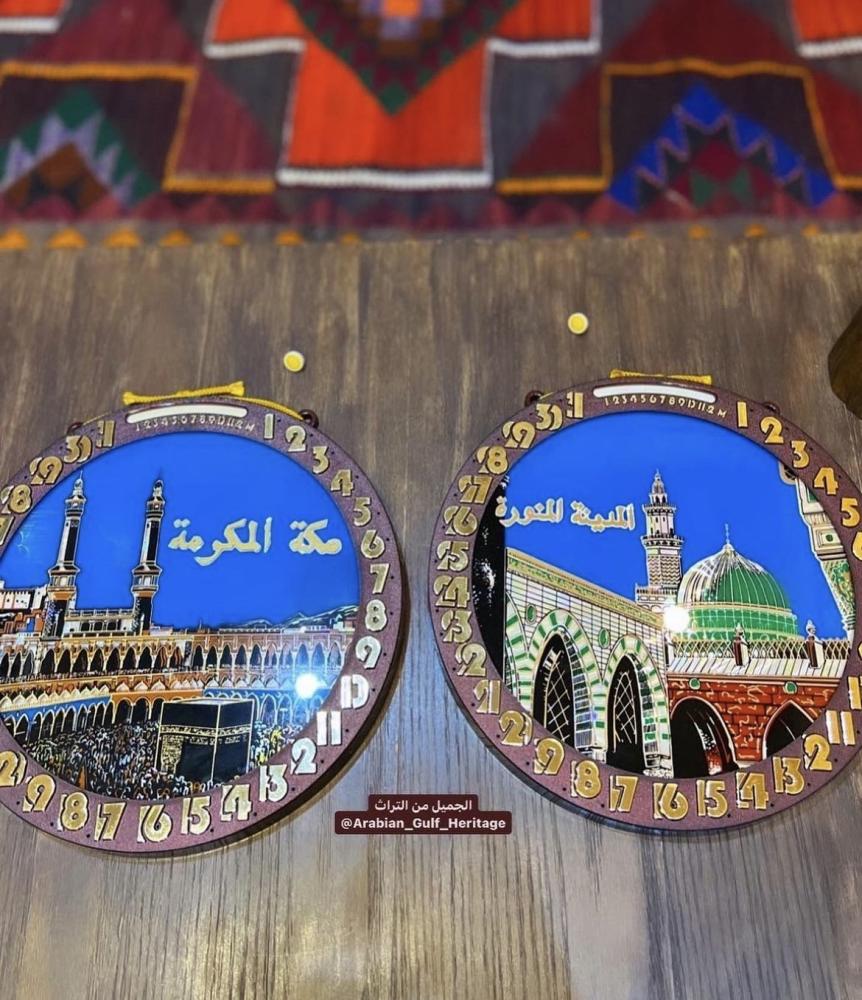 A rare wall hanging with a manual calendar showing months and days, the days are changed with the "yellow pin" visible in the pictures, and inside the calendar, there is a picture of the Masjid al-Haram or the Prophet's Mosque, old stored in cardboard, ma