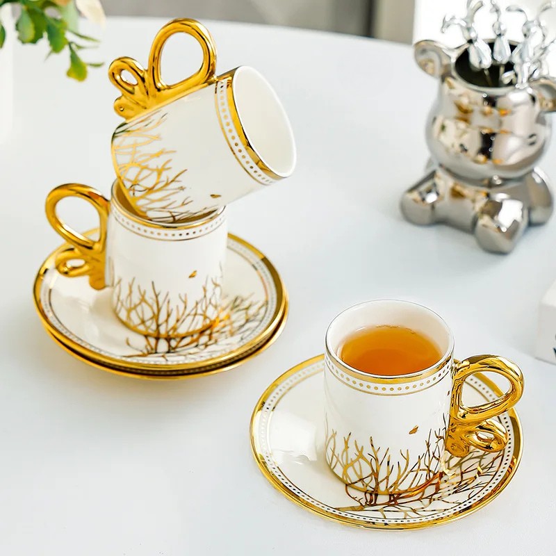 أكواب مقاومة للكسر مع طبقة عازلة للحرارة لفترة أطول