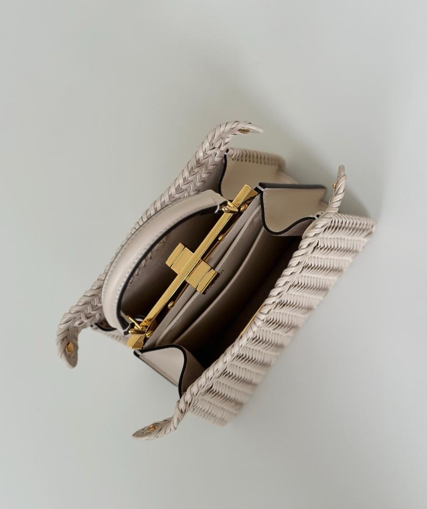 فندي Peekaboo mini