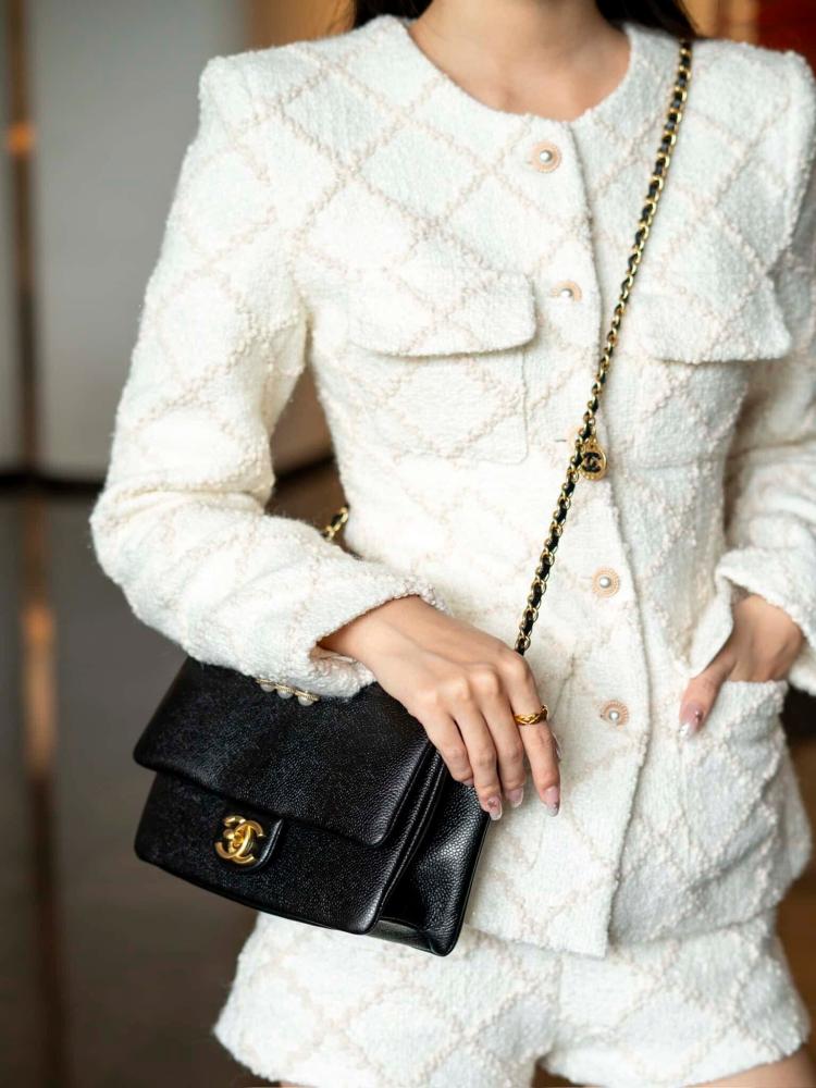 شانيل 24k Medium Flap