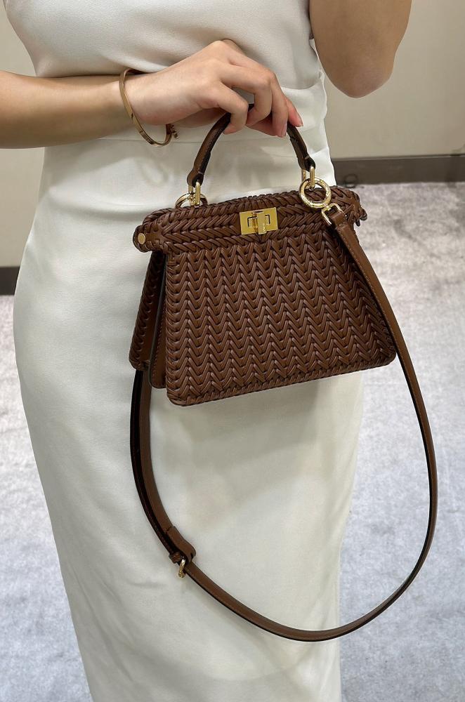 فندي Peekaboo mini