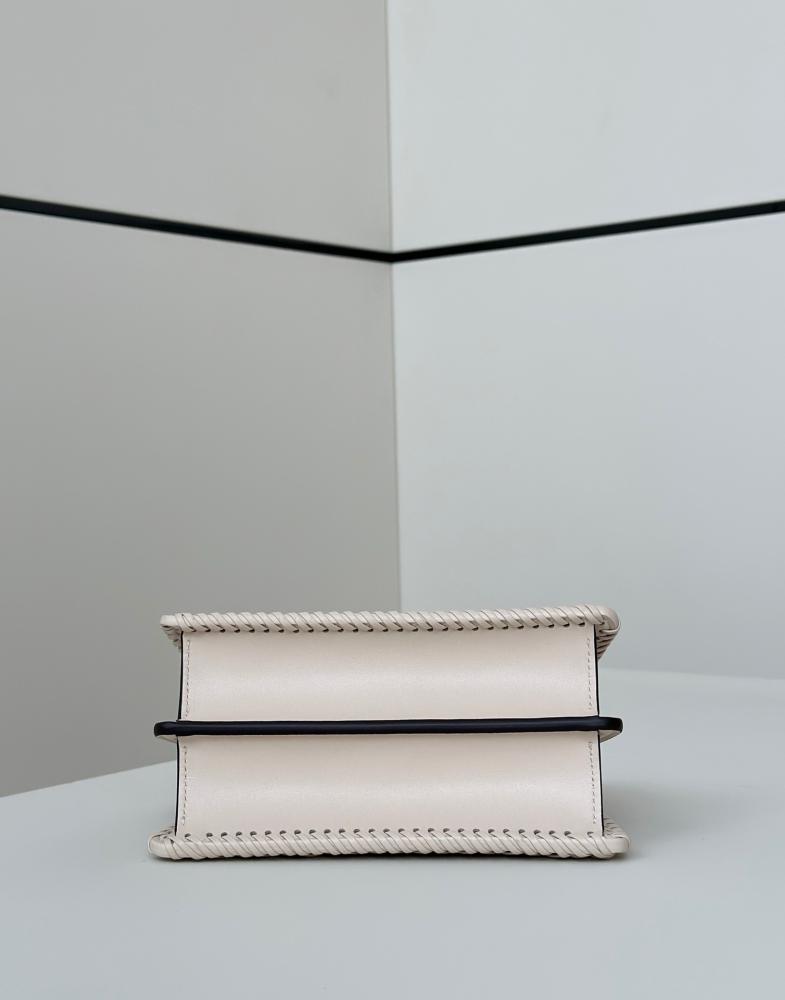 فندي Peekaboo mini