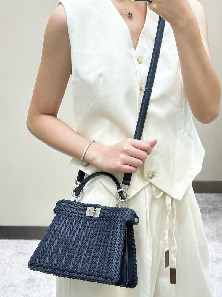 فندي Peekaboo mini