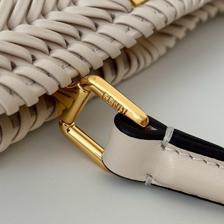 فندي Peekaboo mini