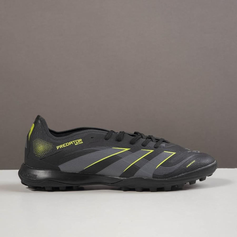 حذاء Adidas Predator
