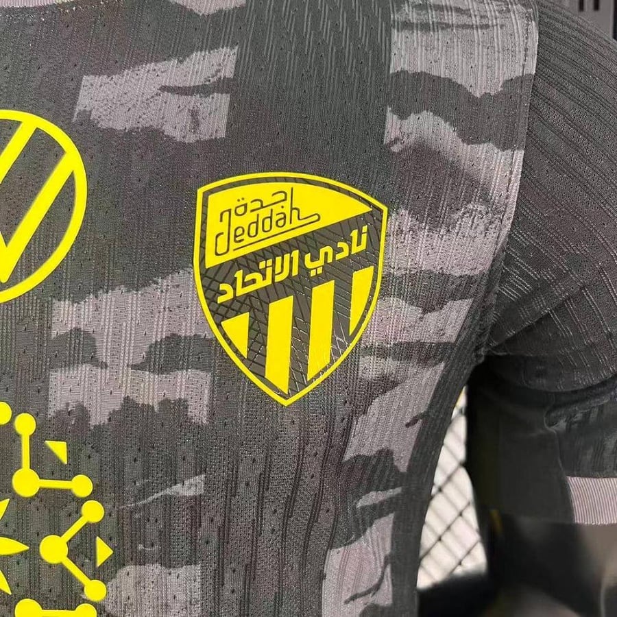 تي شيرت الاتحاد الأسود فئة اللاعبين 2026/25