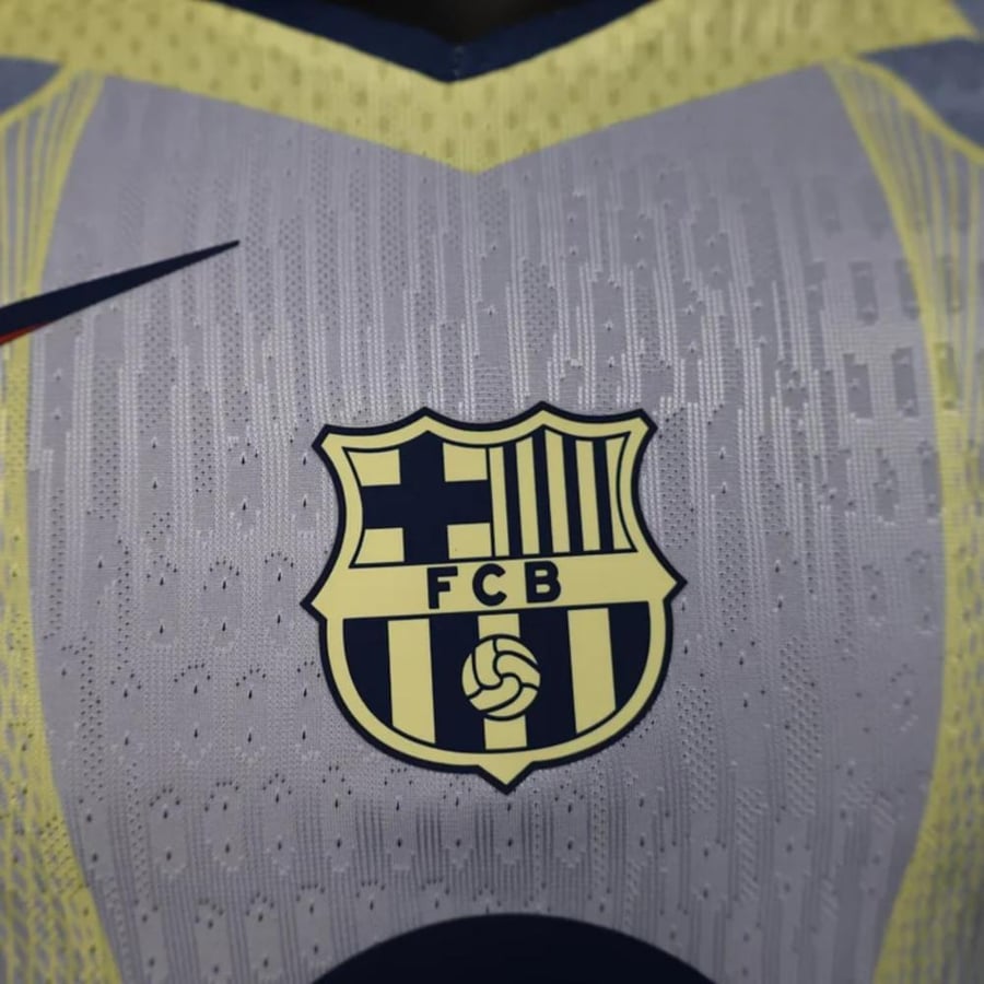تي شيرت برشلونة إصدار خاص فئة اللاعبين 2026/25