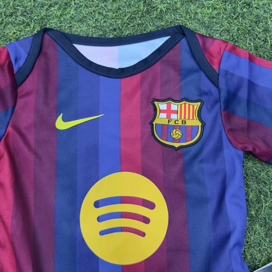 طقم برشلونة مواليد 2026