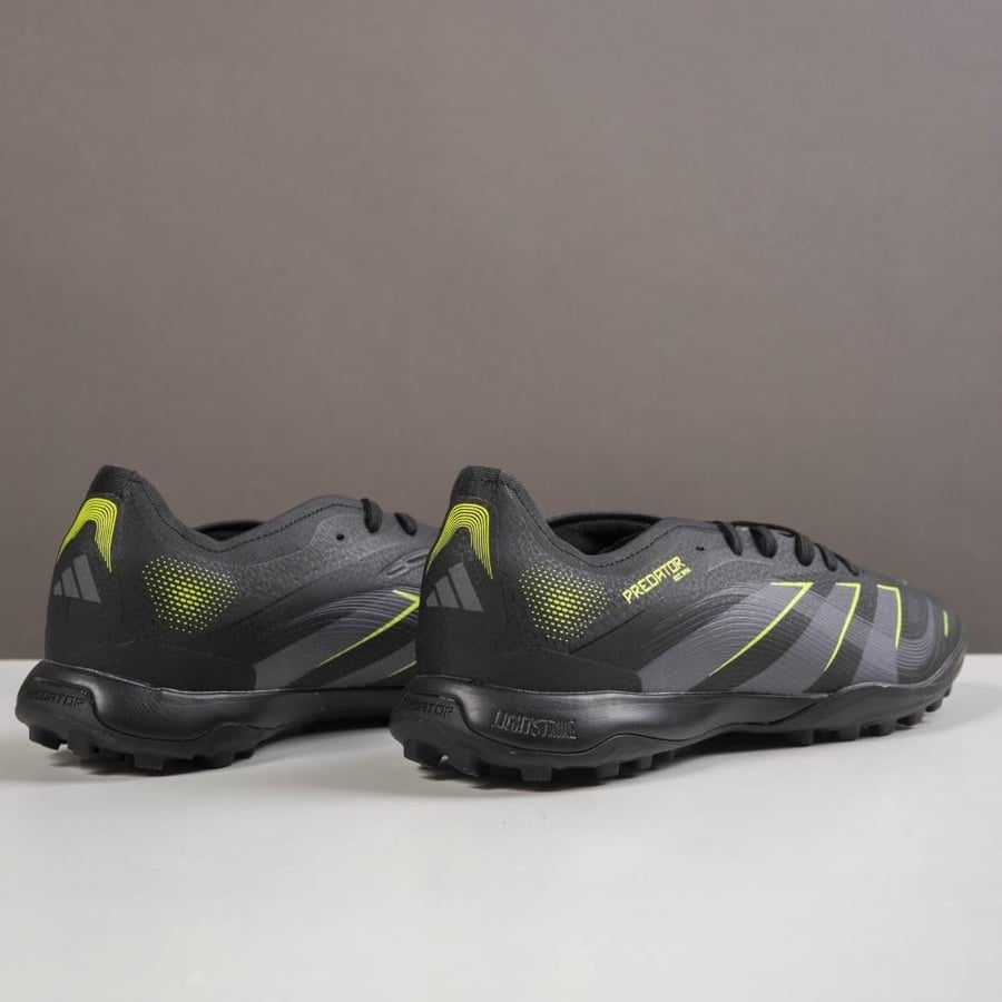 حذاء Adidas Predator