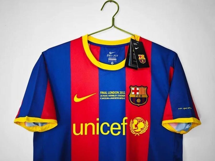 تي شيرت برشلونة 2011