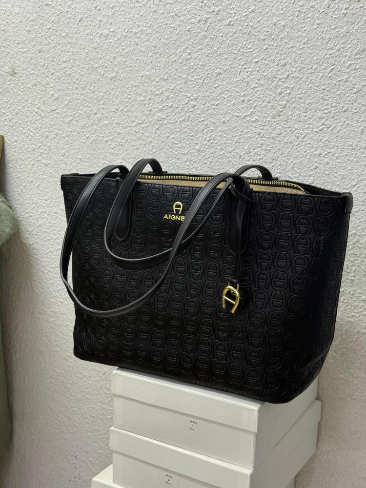 حقيبة اجنر AIGNER  اسود كبير