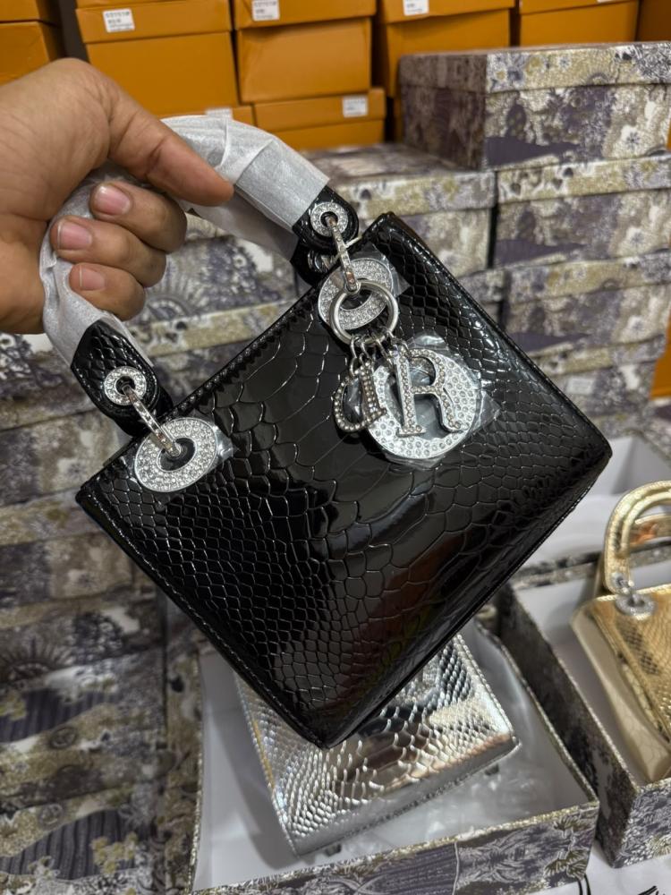 حقيبة ديور