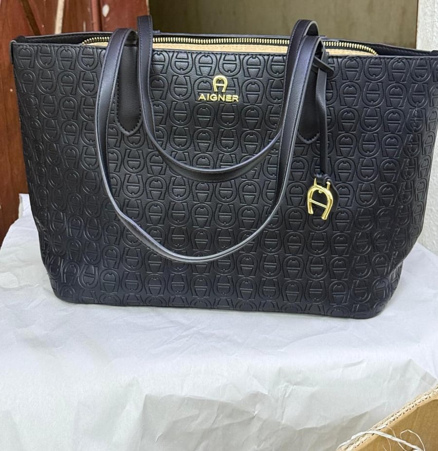 حقيبة اجنر AIGNER  اسود كبير