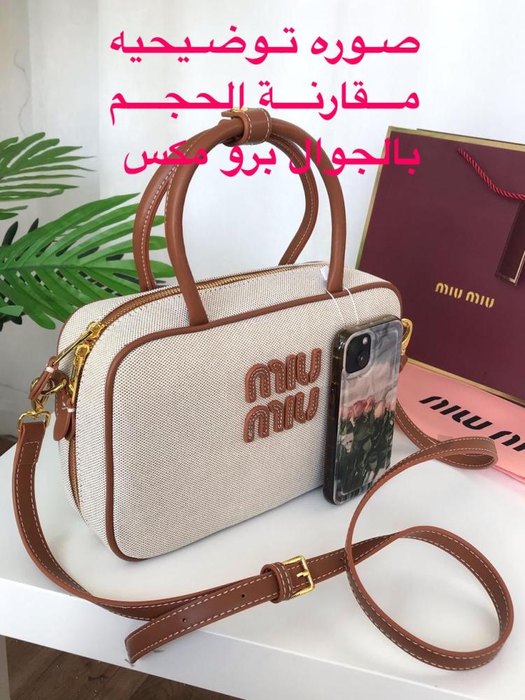 حقيبة ميو ميو وسط اسود